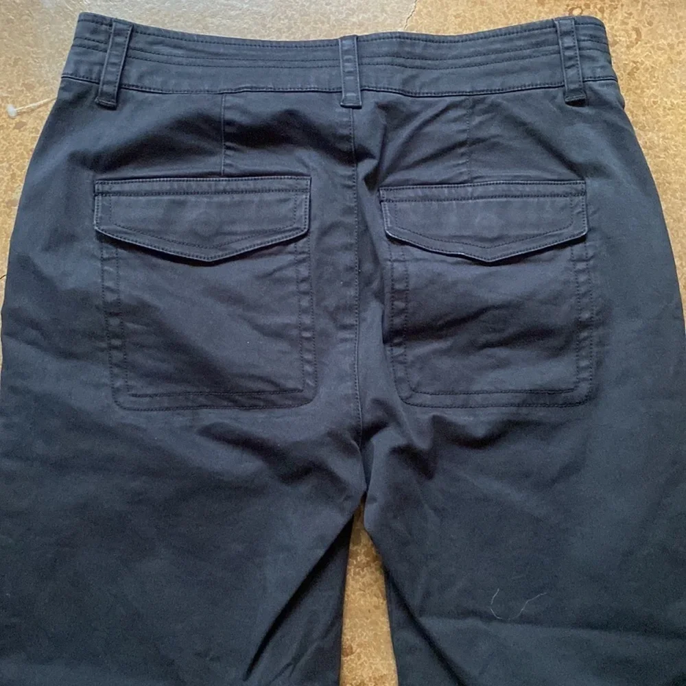 VINCE Camuto Vince black‎ cargo style stretch cropped pants